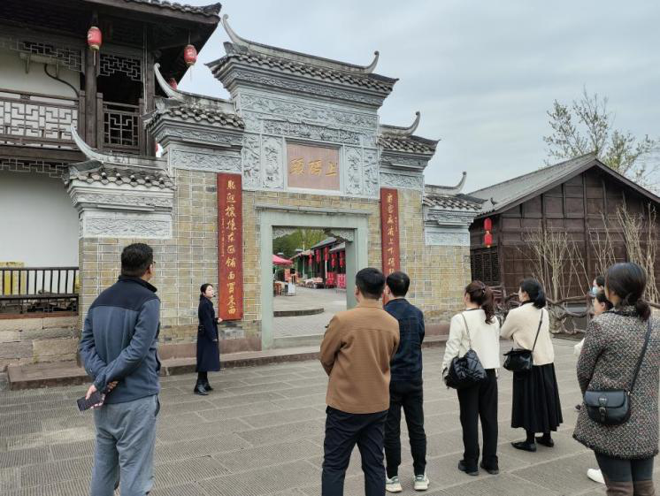 中共巴中市鑫匯金融服務(wù)有限公司機關(guān)聯(lián)合支部 開展“弘揚好家風(fēng)·傳承好家訓(xùn)”主題黨日活動