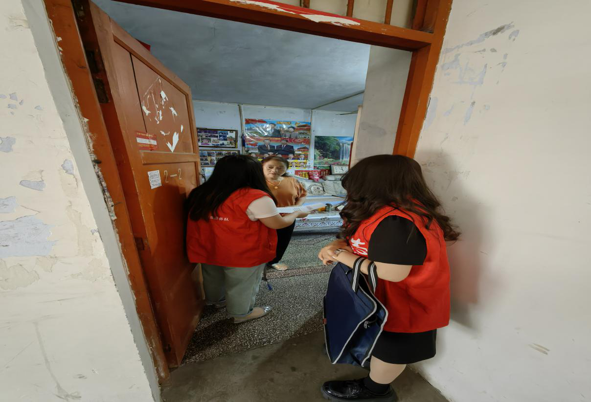 巴中市鑫匯金融服務(wù)有限公司開(kāi)展“垃圾分類知識(shí)宣傳”創(chuàng)文主題活動(dòng)